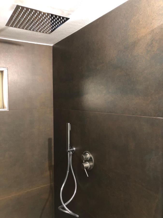 Carlo V - Con Piscina E Giardino Privati Apartment เลชเช ภายนอก รูปภาพ