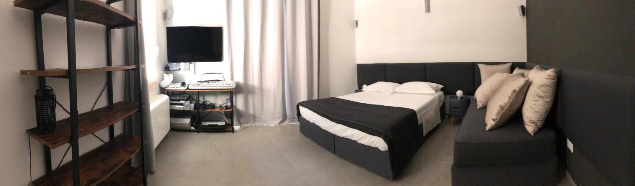 Carlo V - Con Piscina E Giardino Privati Apartment เลชเช ภายนอก รูปภาพ