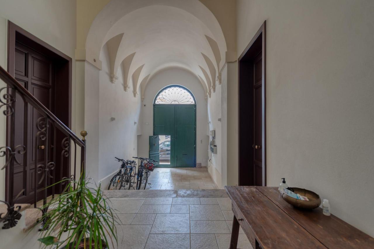 Carlo V - Con Piscina E Giardino Privati Apartment เลชเช ภายนอก รูปภาพ