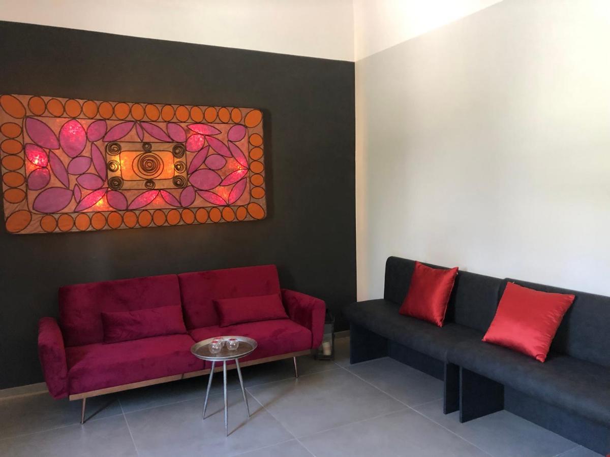 Carlo V - Con Piscina E Giardino Privati Apartment เลชเช ภายนอก รูปภาพ